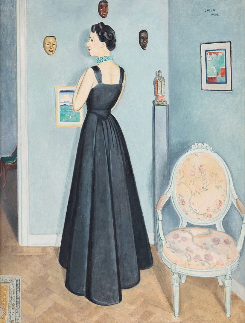 Einar Jolin, Clo in a black dress.