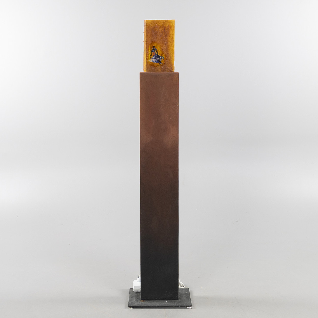 "Catwalk, Swedish fashion illustration", sandgjutet glas, unik, med stativ.