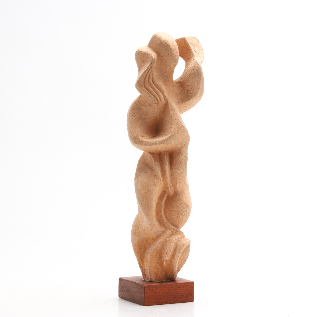 Skulptur, gips, terrakottafärgat, signerad.