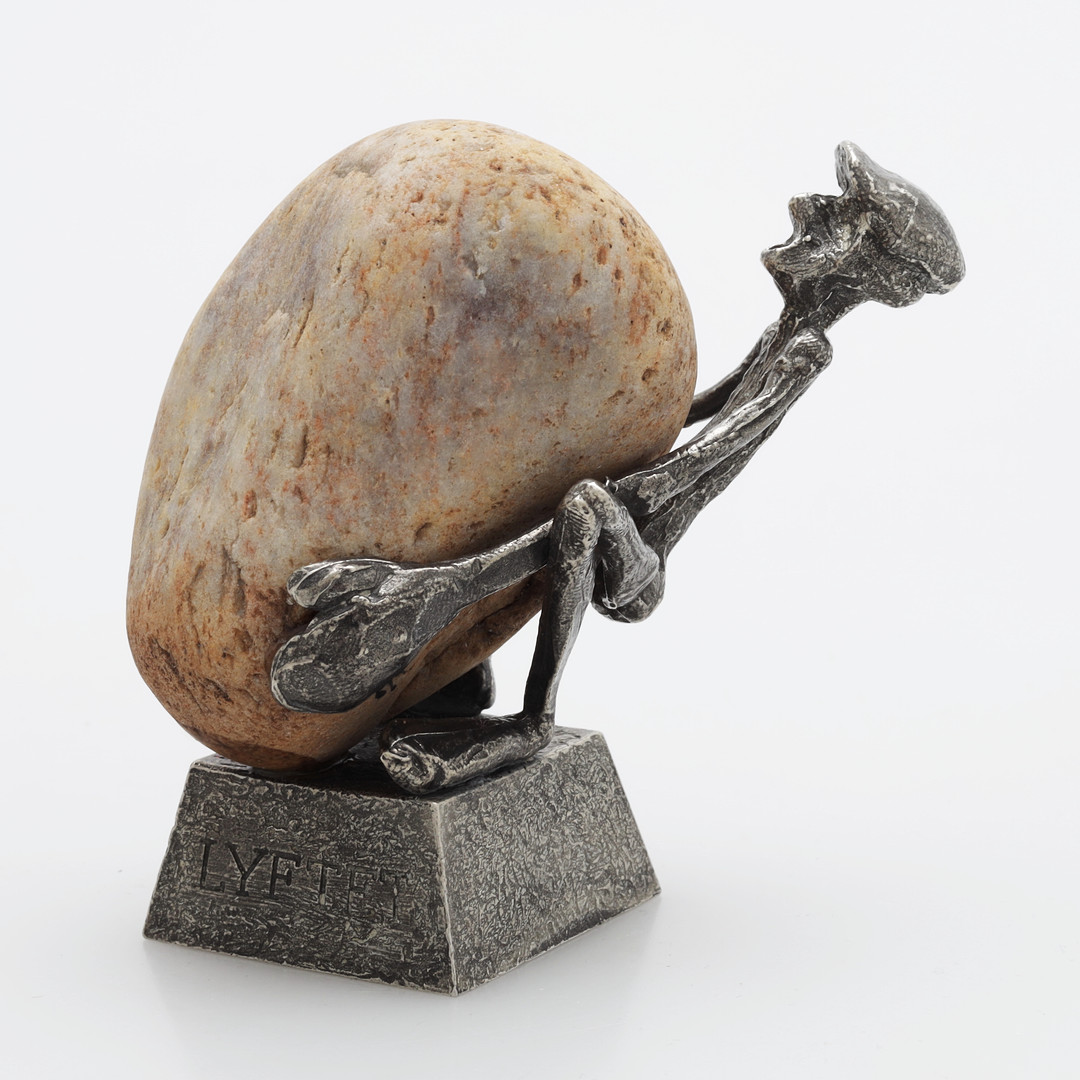 Skulptur, "Lyftet", tenn/sten, signerad.