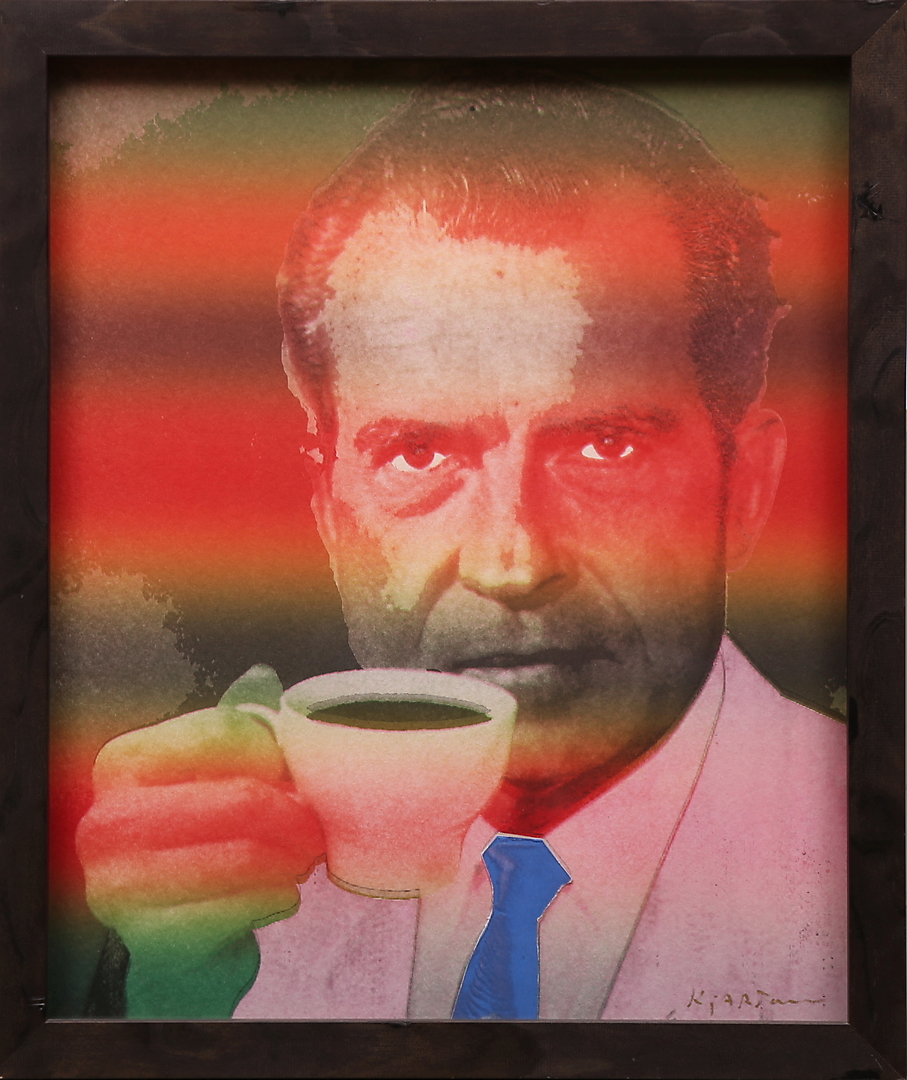 mixed media / tryck -med montage av blå slips, signerad med guldfärg Kjartman, "Nixon visions 1971-1974".