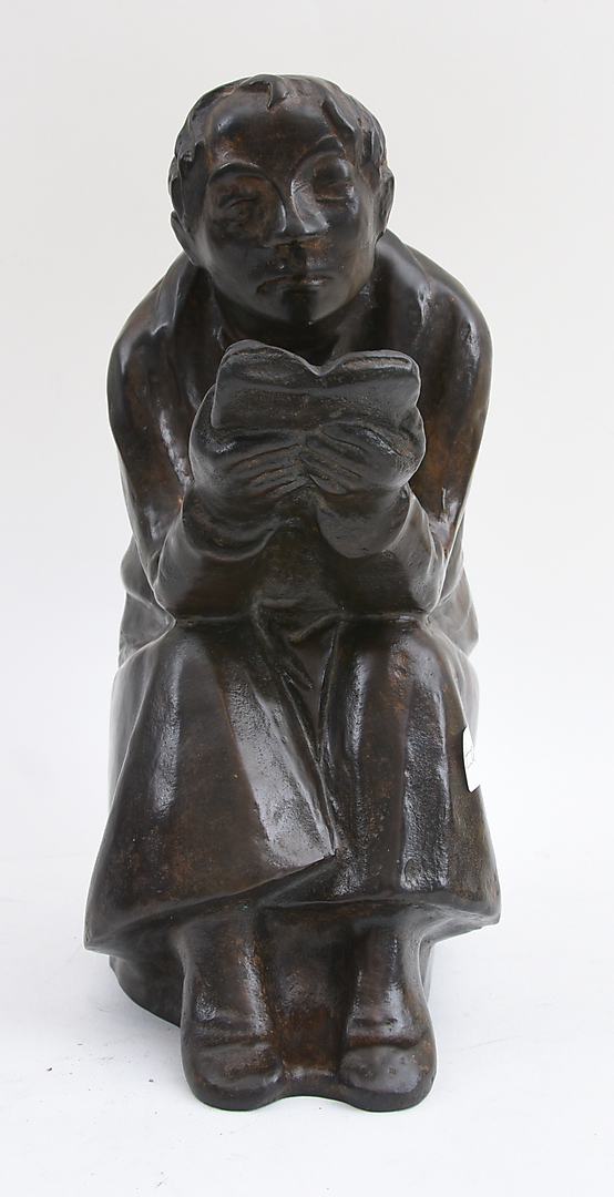 REPLIK. Der Buchleser, 1936, Bronze patiniert, limitiert, nummeriert und signiert, Gießereistempel.