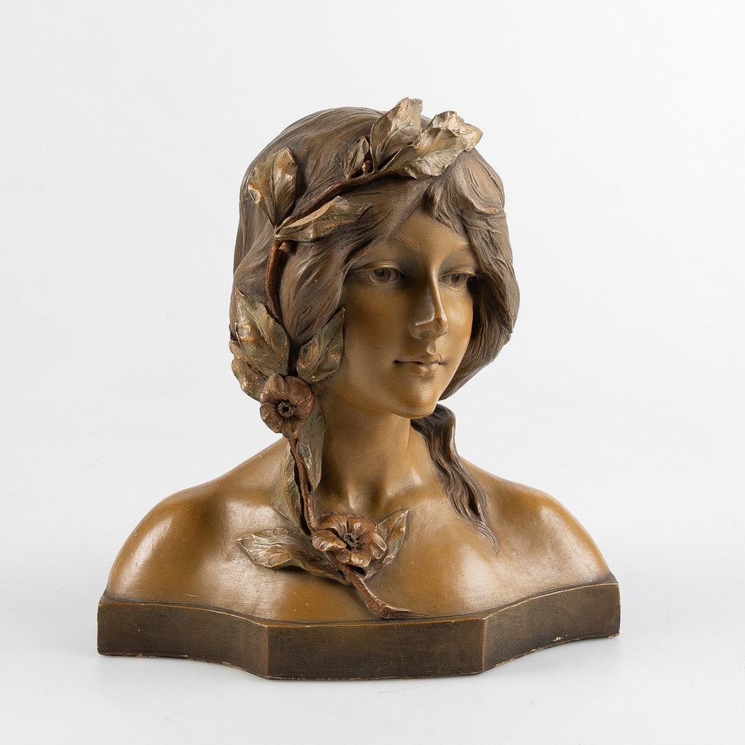 Skulptur, kvinnobyst, bemålad gips, Art nouveau.