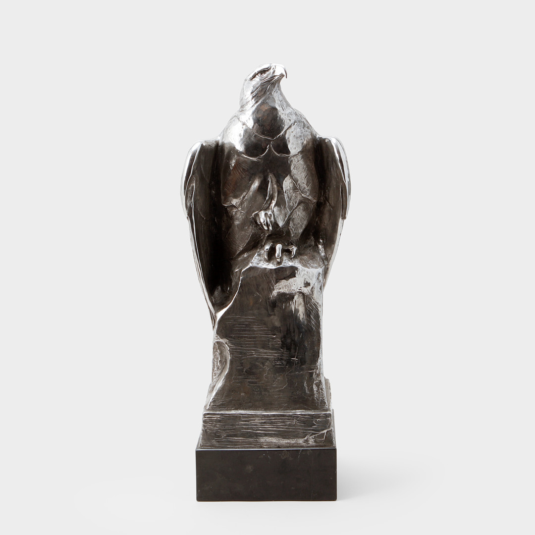Skulptur, försilvrad metall på stensockel, signerad och numrerad 9/9.