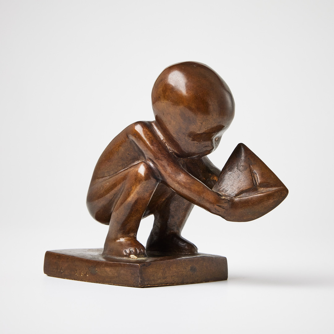 “Storseglaren”, bronze sculpture, designed in 1978.