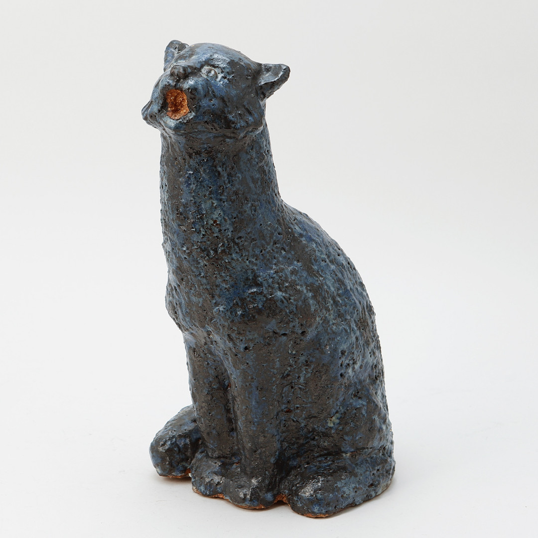 Skulptur, kattdjur, bemålad terracotta,signerad.