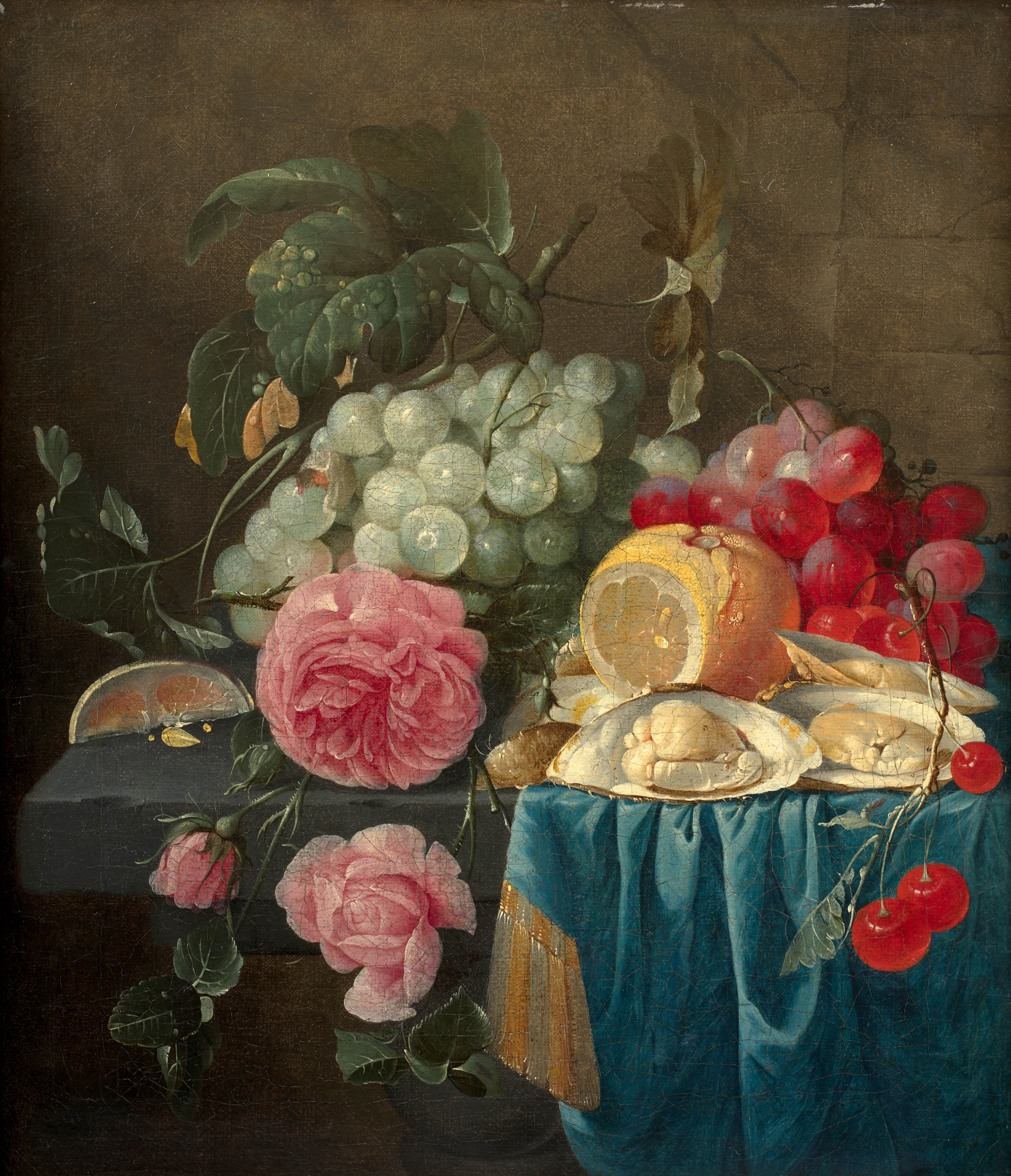 Roses, huitres et raisins sur un entablement