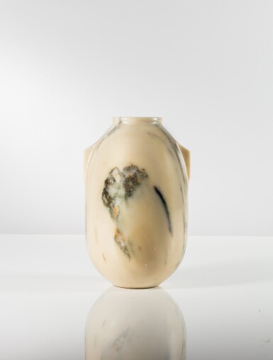 Marguerite De Bayser-Gratry, Vase