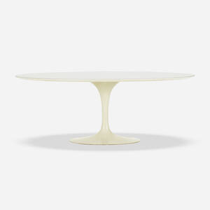 Early Dining table, model 174F
