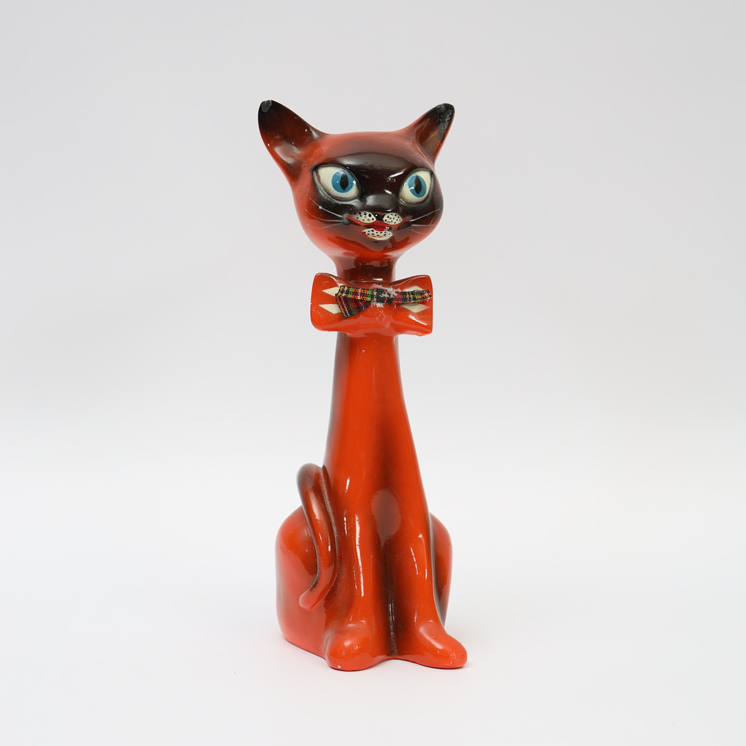 Skulptur, i form av katt, bemålad gips, 1960-tal, signerad.