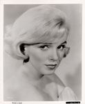 20th Century-Fox portrait, 1950s. Photo, tirage argentique d'époque, crédits sous l'image, tampon au dos.