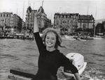 Sur un lac, lors du tournage du film de Louis Malle "Vie privée", 1962.
