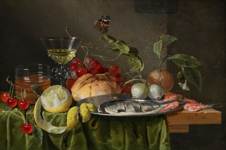 Herring and shrimp on a silver platter, with onions, bread, a lemon, an orange, grapes, a butterfly, cherries, a glass of wine and a glass of beer, on a draped ledge