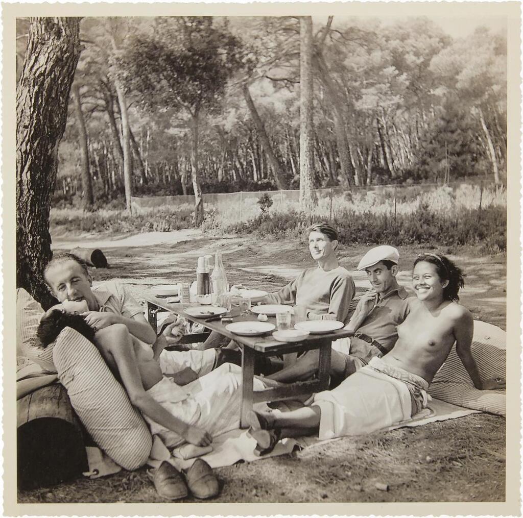 Picnic, Mougins (Nusch and Paul Eluard, Roland Penrose, Man Ray and Ady Fidelin)