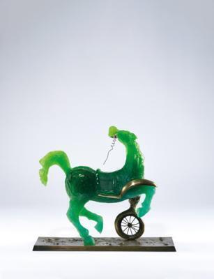 Debris d'une automobile donnant naissance à un cheval aveugle mordant un téléphone