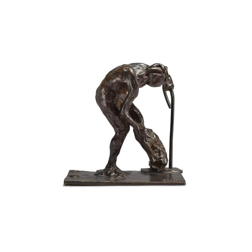 Femme se lavant la jambe gauche