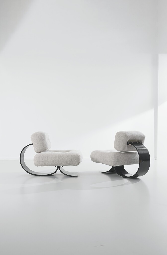 PAIRE DE CHAUFFEUSES 'ALTA', LE MODÈLE CRÉÉ EN