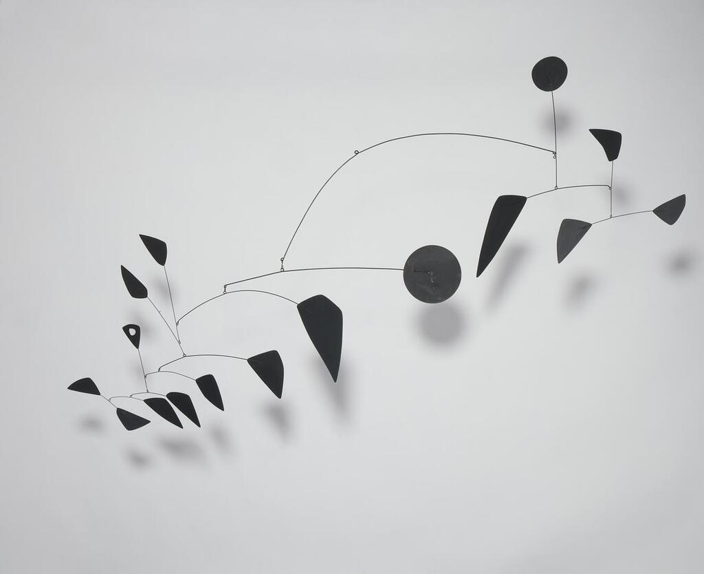 Alexander Calder, Sixteen Black with a Loop