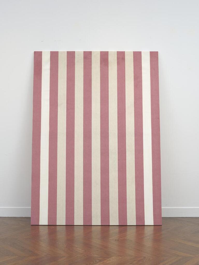 Peinture acrylique blanche sur tissu rayé blanc et rouge
