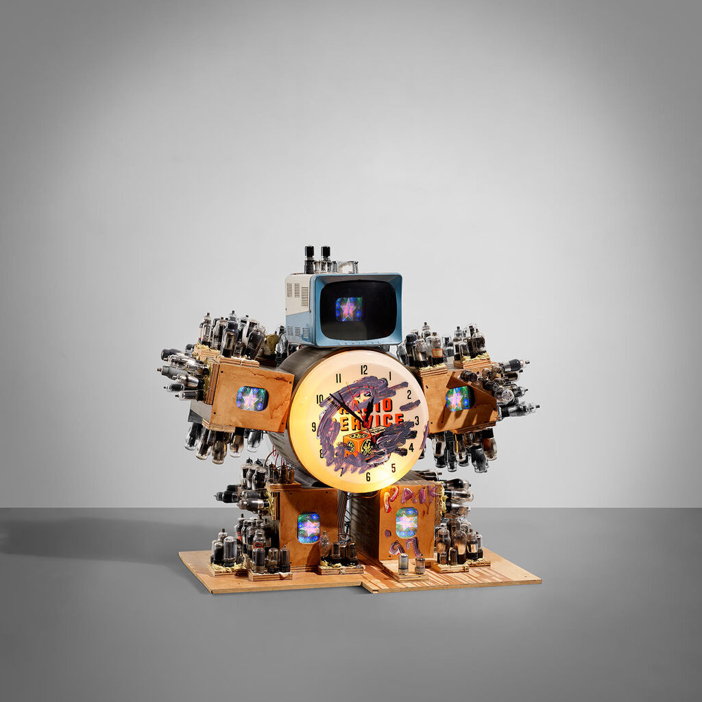 TV SERVICE ROBOT
