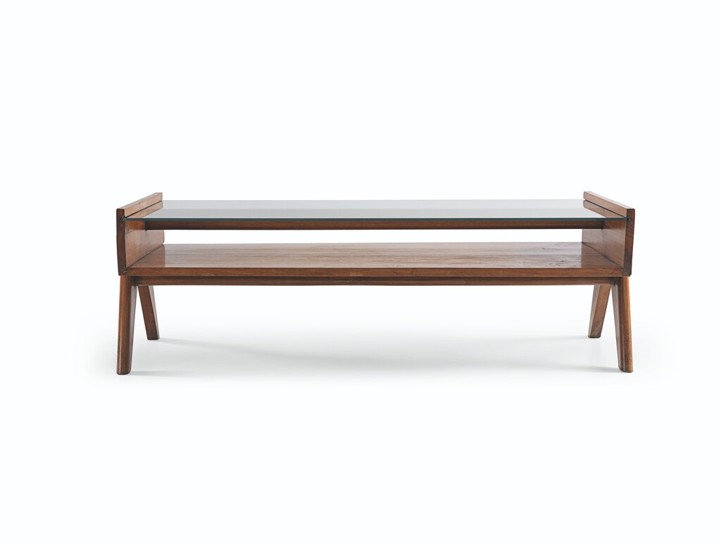 TABLE BASSE ' COFFEE TABLE', CRÉÉE POUR DES BÂTIMENTS ADMINISTRATIFS ET MAISONS PARTICULIÈRES DE CHANDIGARH VERS