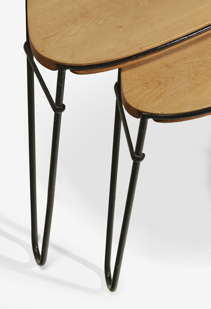 ENSEMBLE DE DEUX TABLES GIGOGNES, PROTOTYPES, CRÉÉES POUR LA CITÉ UNIVERSITAIRE D’ANTONY