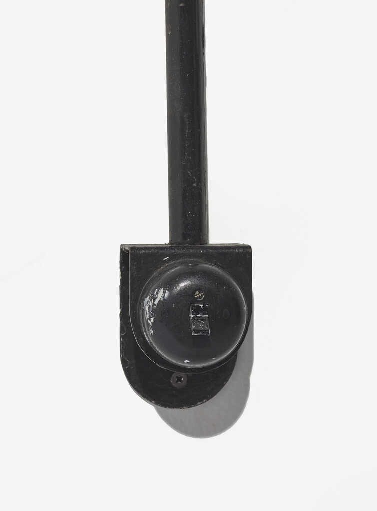 POTENCE PIVOTANTE, COMMANDE SPÉCIALE, RÉALISÉE POUR L’APPARTEMENT DE CHARLOTTE PERRIAND, RUE LAS CASES, PARIS