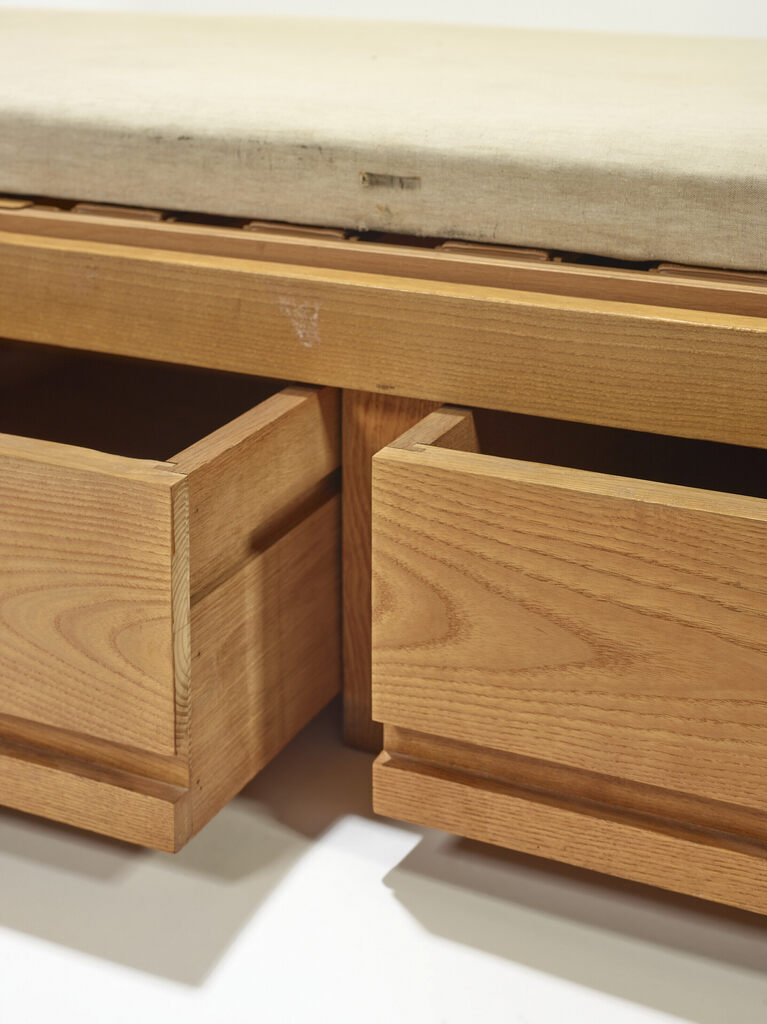 LIT BATEAU, PIÈCE UNIQUE, CRÉÉ POUR L'APPARTEMENT DE CHARLOTTE PERRIAND ET DESTINÉ À SA PETITE FILLE TESSA, RUE LAS CASES, PARIS