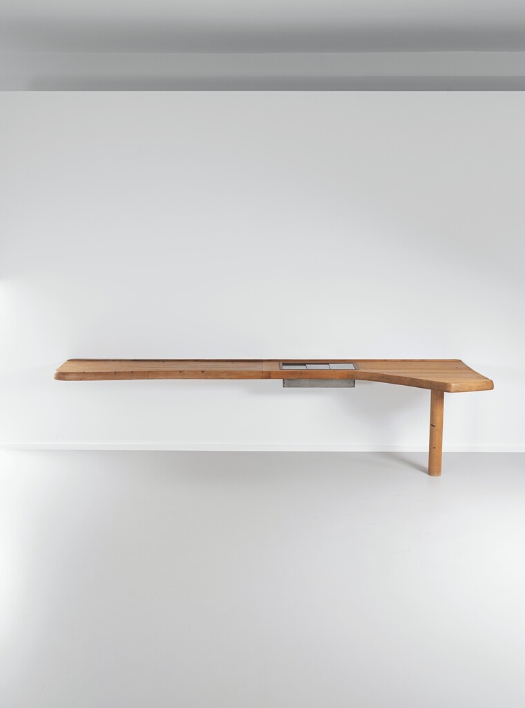 CONSOLE EN APPLIQUE, COMMANDE SPÉCIALE, CRÉÉE POUR L'APPARTEMENT COQUATRIX, PARIS