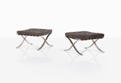 Paire de Tabourets Barcelona MR 80, le modèle créé en 1929