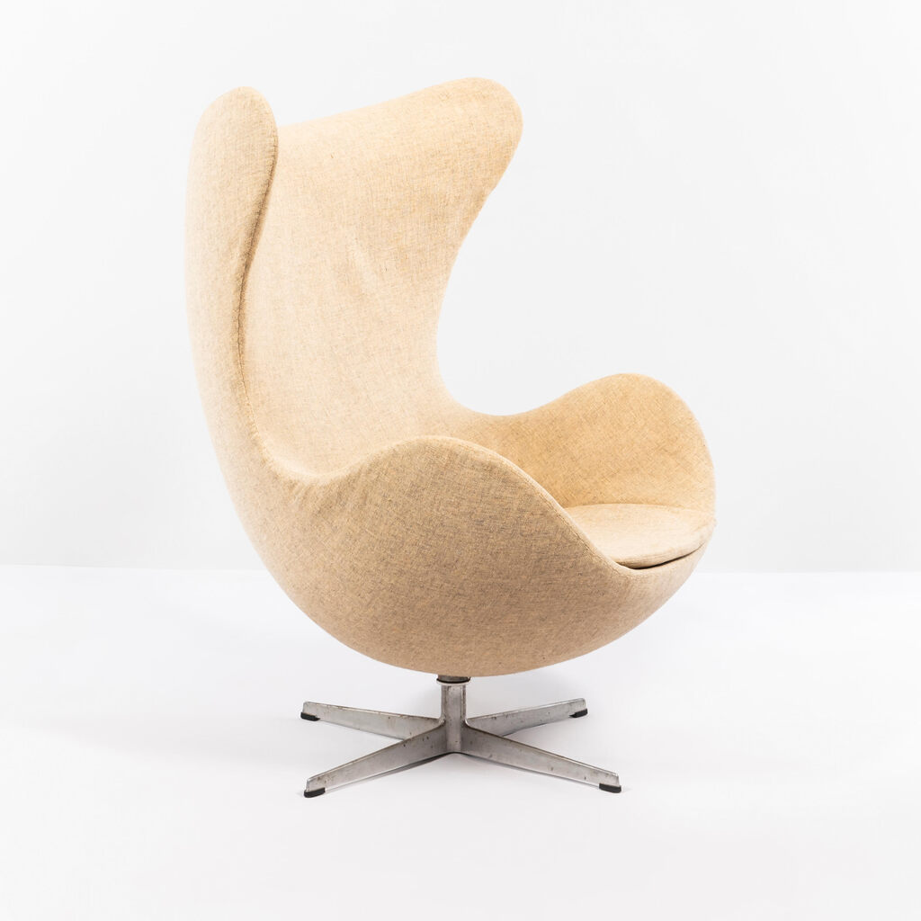 Arne Jacobsen (1902 - 1971) Egg Chair