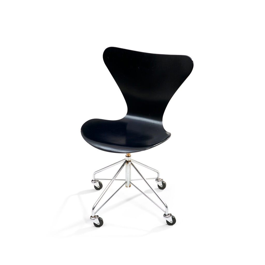 Arne Jacobsen (1907-1974) for Fritz Hansen Swivel Desk Chair Model 3117