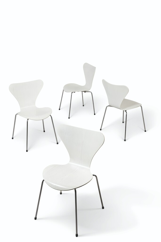 ENSEMBLE DE QUATRE CHAISES '