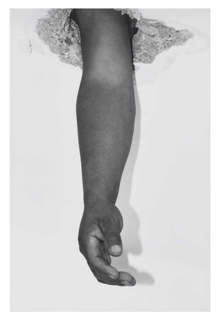 A WORKER´S ARM PASSING THROUGH THE CEILING OF AN ART SPACE FROM A DWELLING Calle Orizaba, 160. Mexico City, Mexico, January 2004.