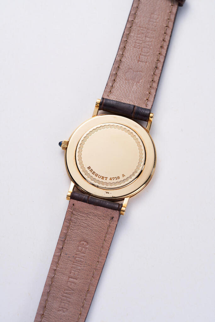 BREUET | CLASSIQUE, A FINE YELLOW GOLD WRISTWATCH, CIRCA 2000