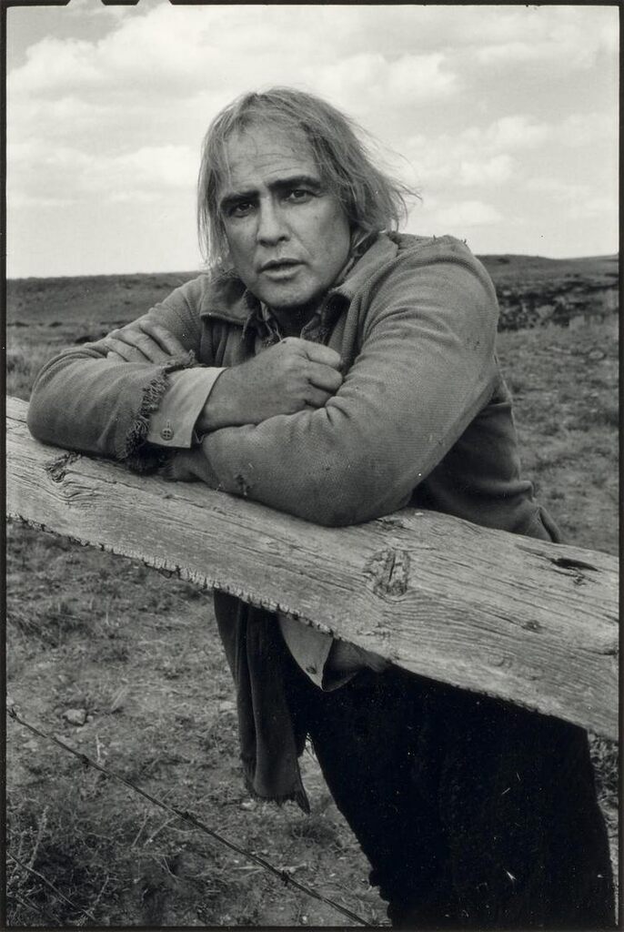 Marlon Brando on the set of 'Missouri Breaks'
