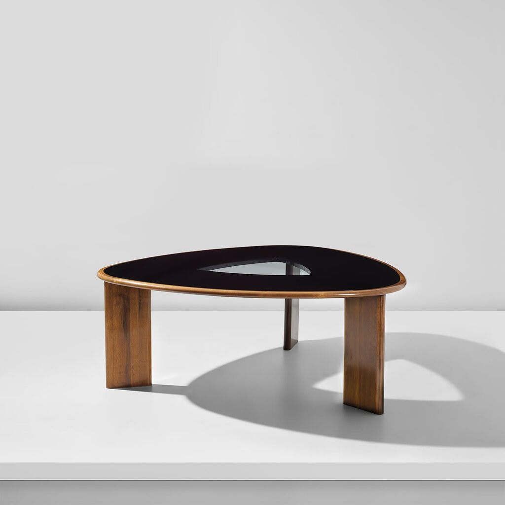 'Mesa Triangular' dining table
