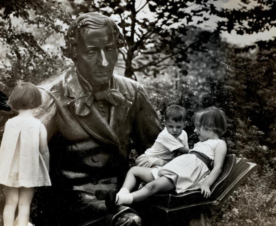 Untitled (Children at Hans Christian Andersen Statue, Central Park, NYC)