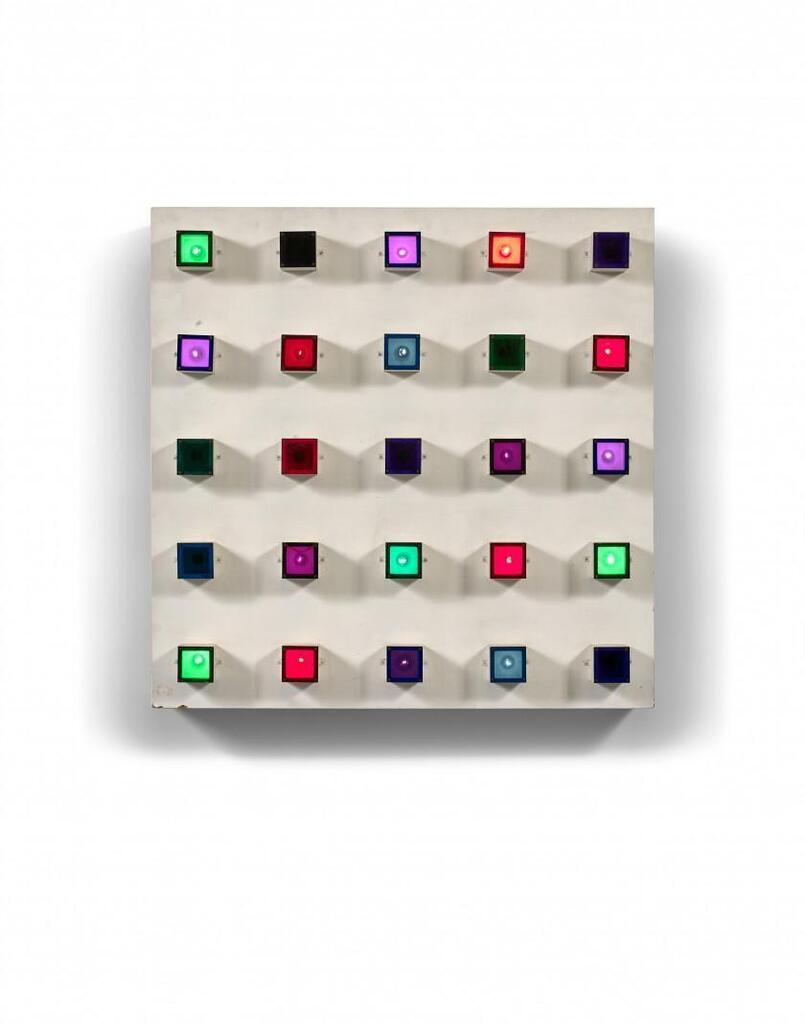 Chromatic electronic chess