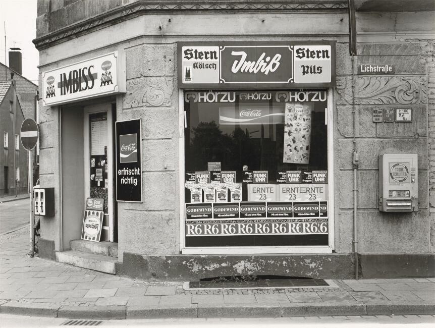 ”Leverkusen-Wiesdorf, Lichstrasse”, from the series ”Trinkhallen”