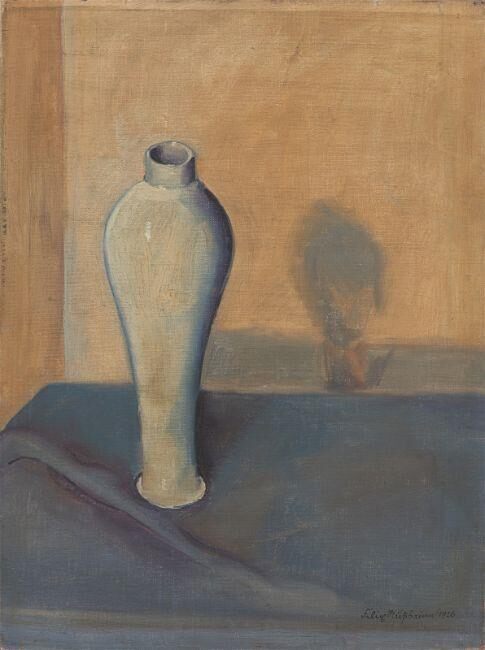 ”Vase auf blauem Tuch”