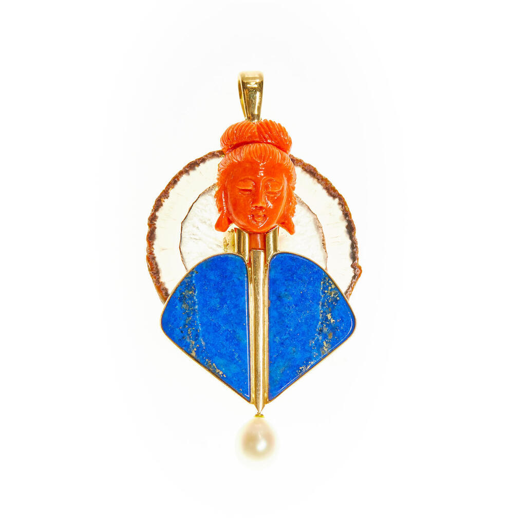 A CORAL, QUARTZ, LAPIS LAZULI AND CULTURED PEARL PENDANT
