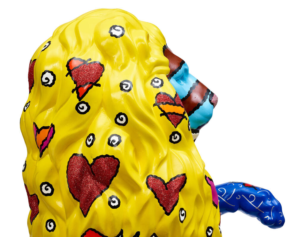 A PAINTED RESIN FIGURE OF A SEATED LION