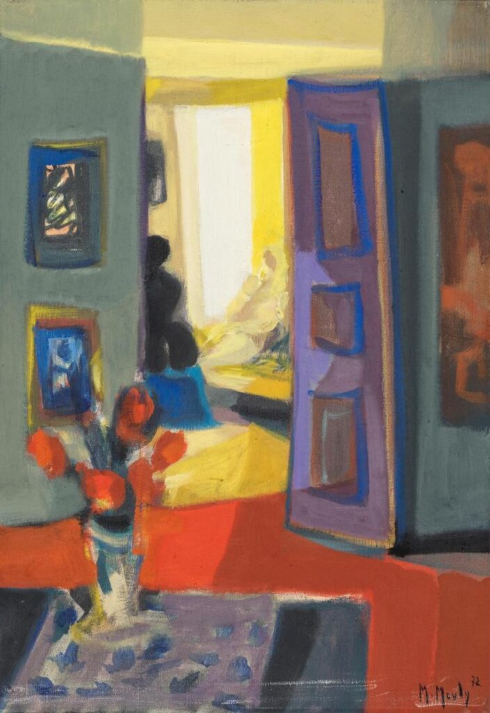 Intérieur à la porte mauve