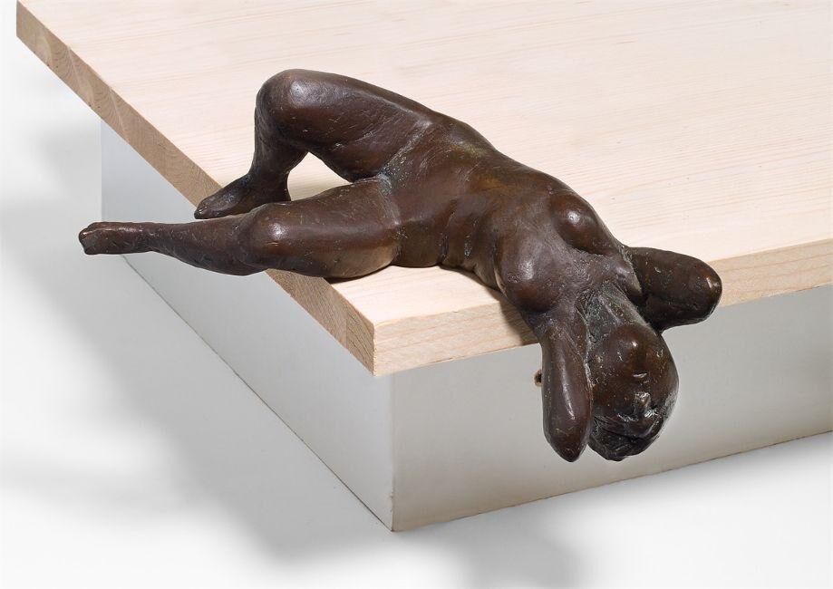 ”Herabhängende Bacchantin (Brunnenfigur)”