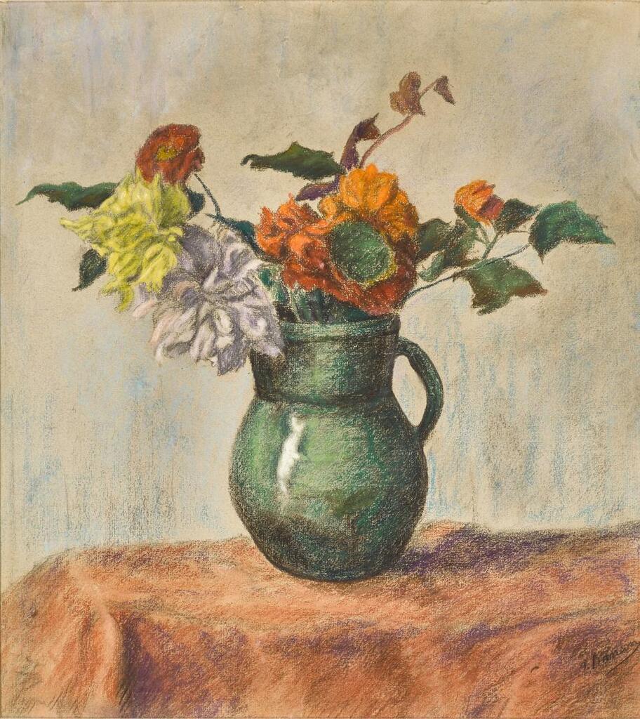 Fleurs dans un pot vert