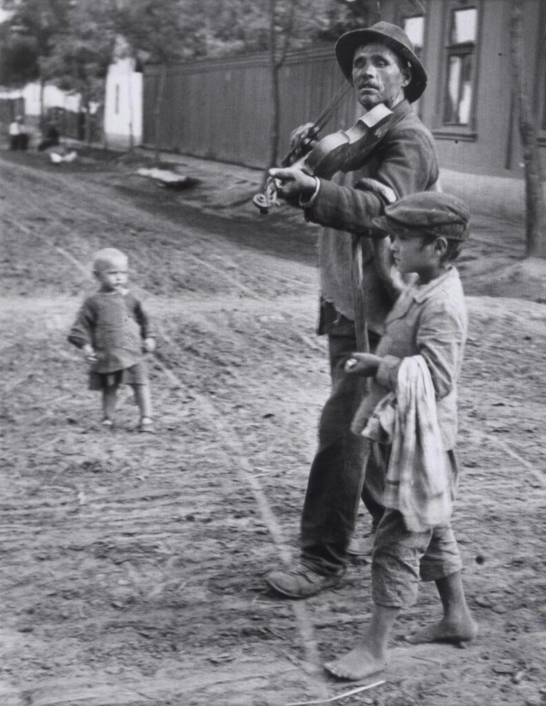 Wandering Violinist, Abony, 19 July