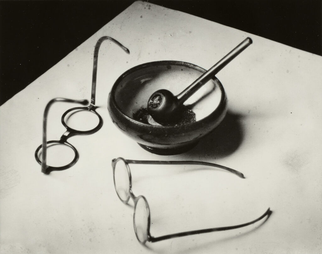 Mondrian's Pipe and Glasses, Paris