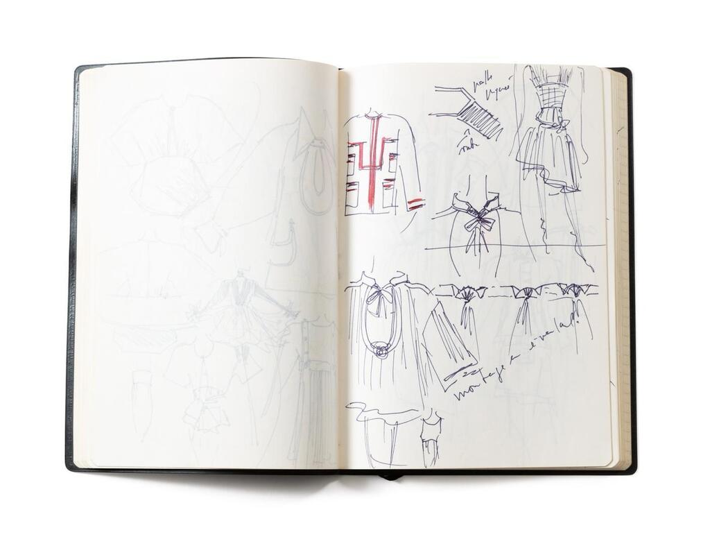 Ensemble de quatre carnets de croquis de mode, vers 2000