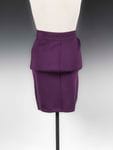Jupe crayon violette en tricot élastique de viscose et de laine.